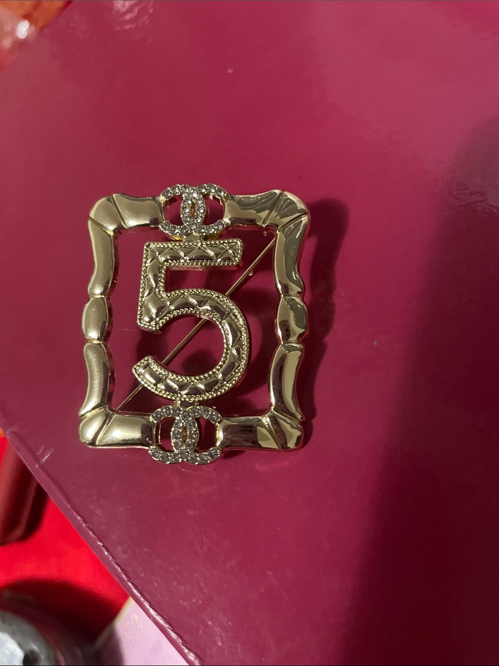 Gold Number 5 Brooch Pin - Elegant Women’s Accessory, GWP